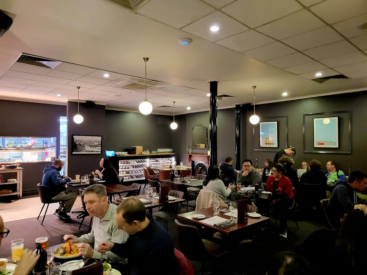 Vibe, Station Hotel