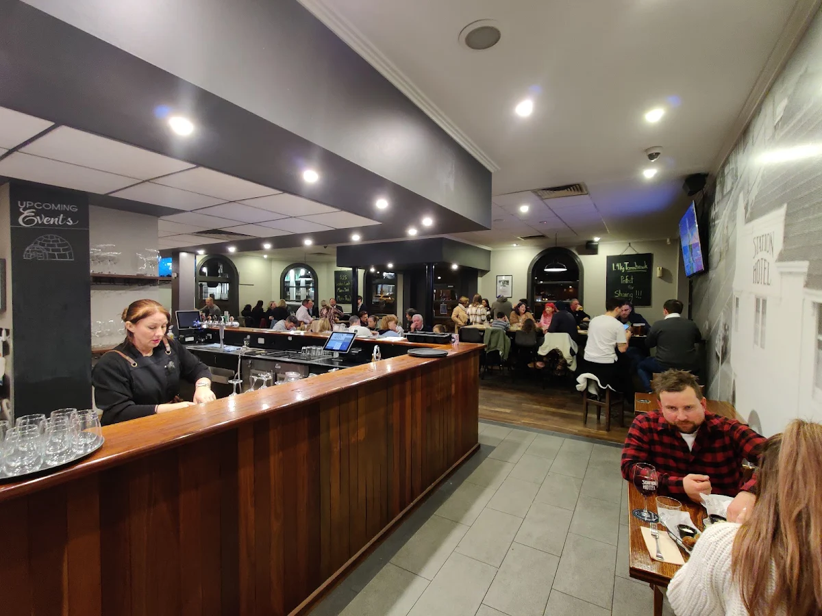 Vibe, Station Hotel