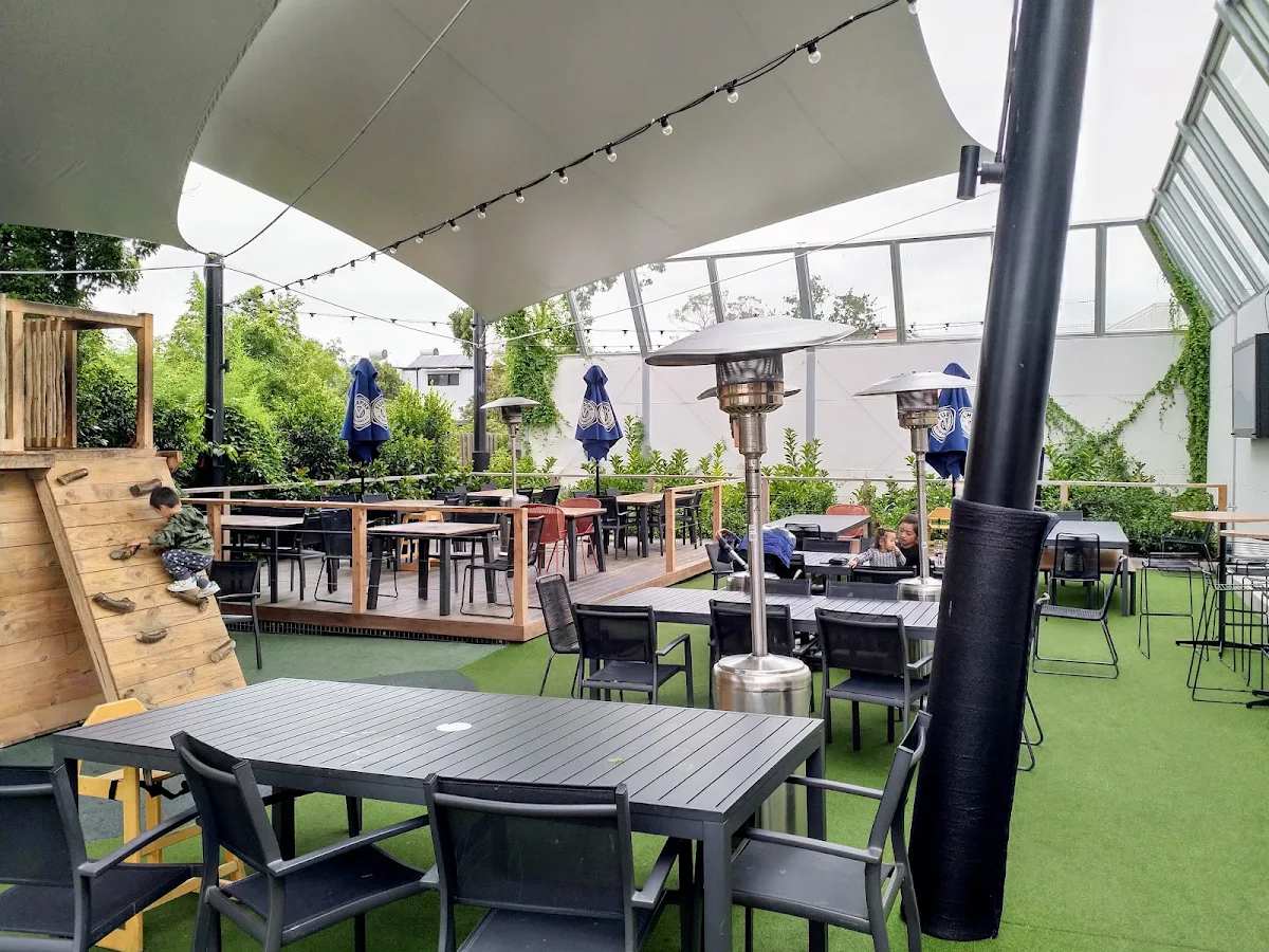Vibe, Station Hotel