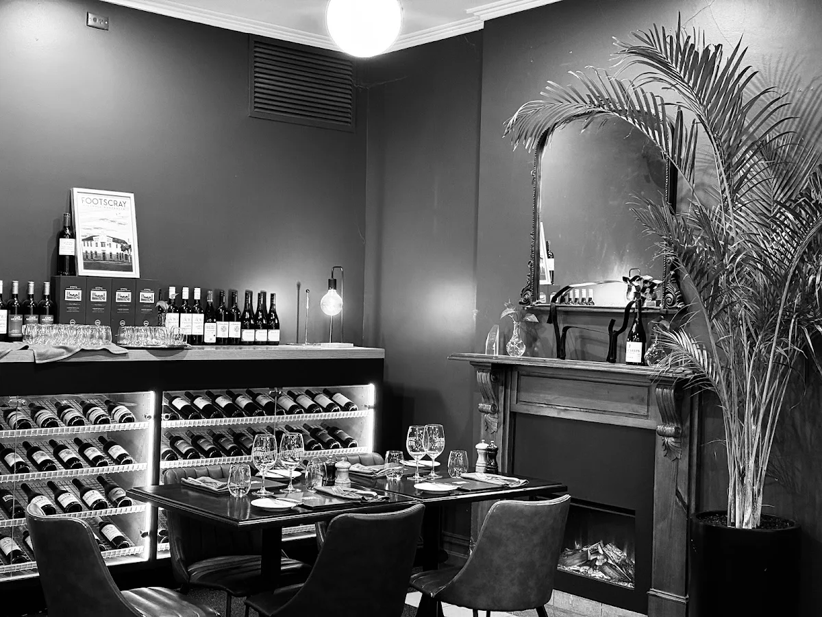 Vibe, Station Hotel