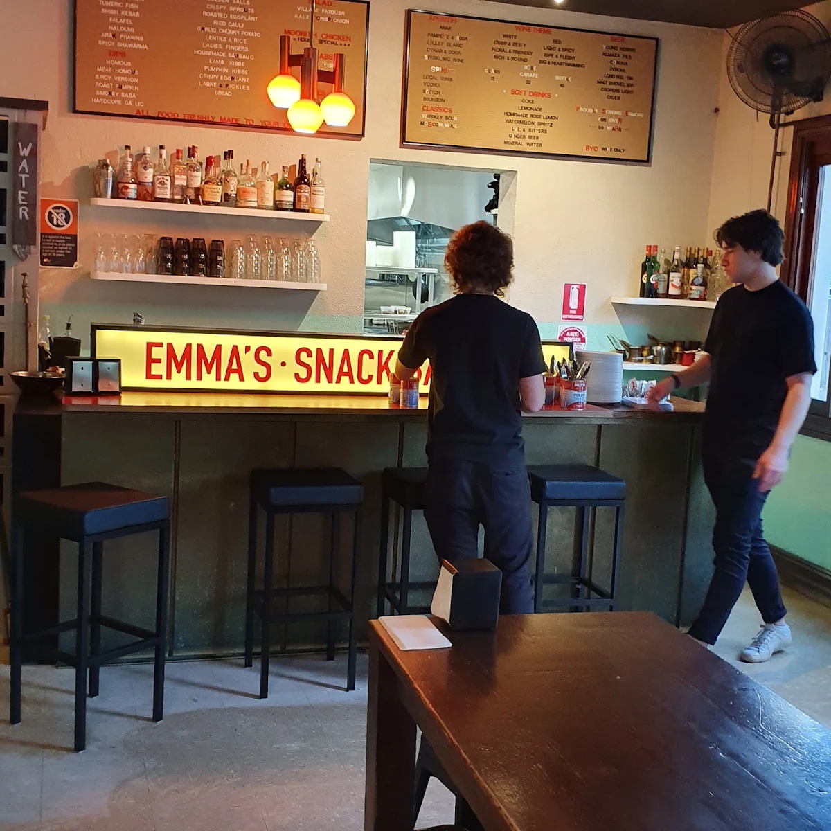 Vibe, Emma's Snack Bar