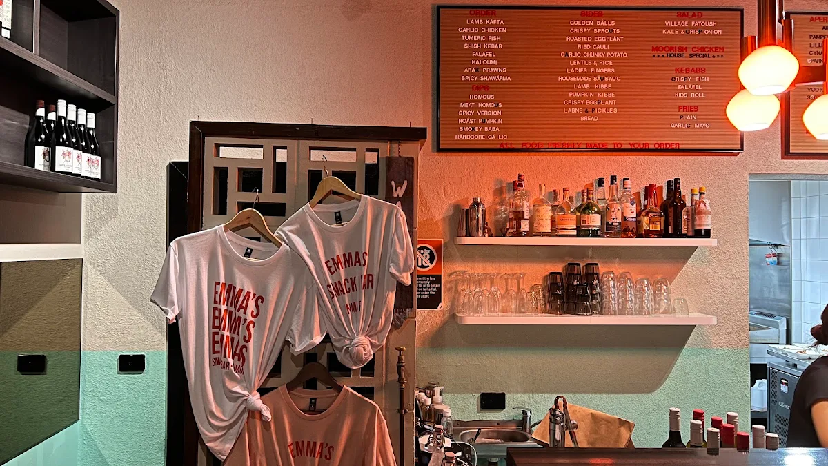 Vibe, Emma's Snack Bar