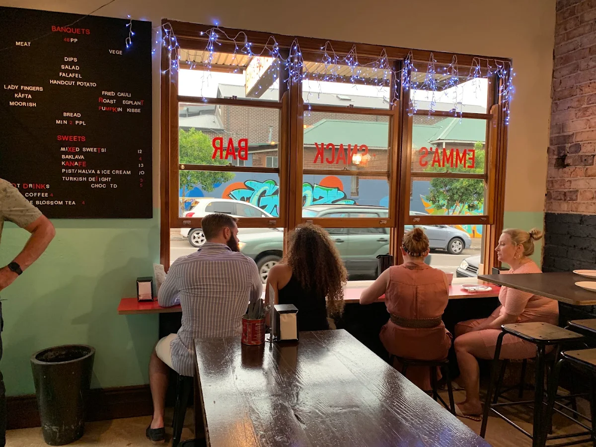 Vibe, Emma's Snack Bar