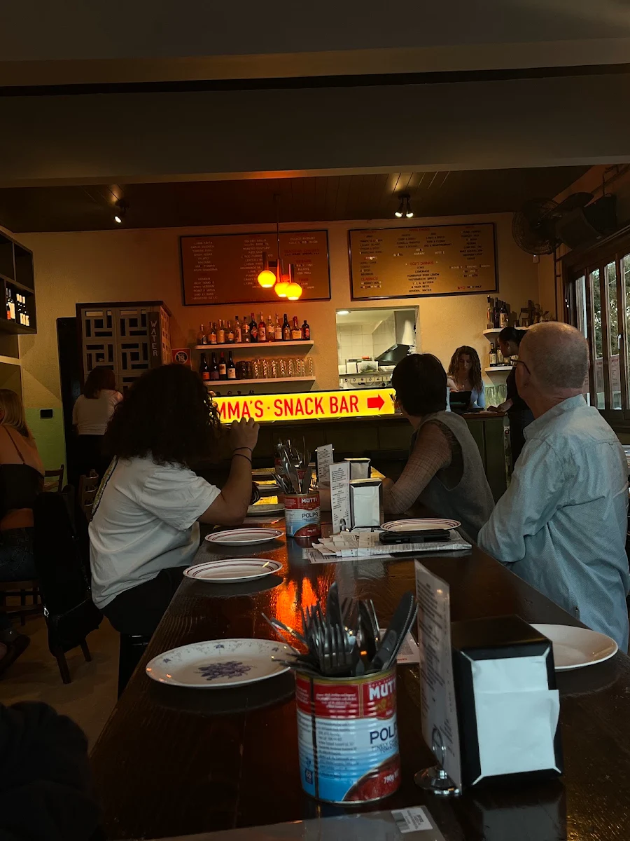 Vibe, Emma's Snack Bar