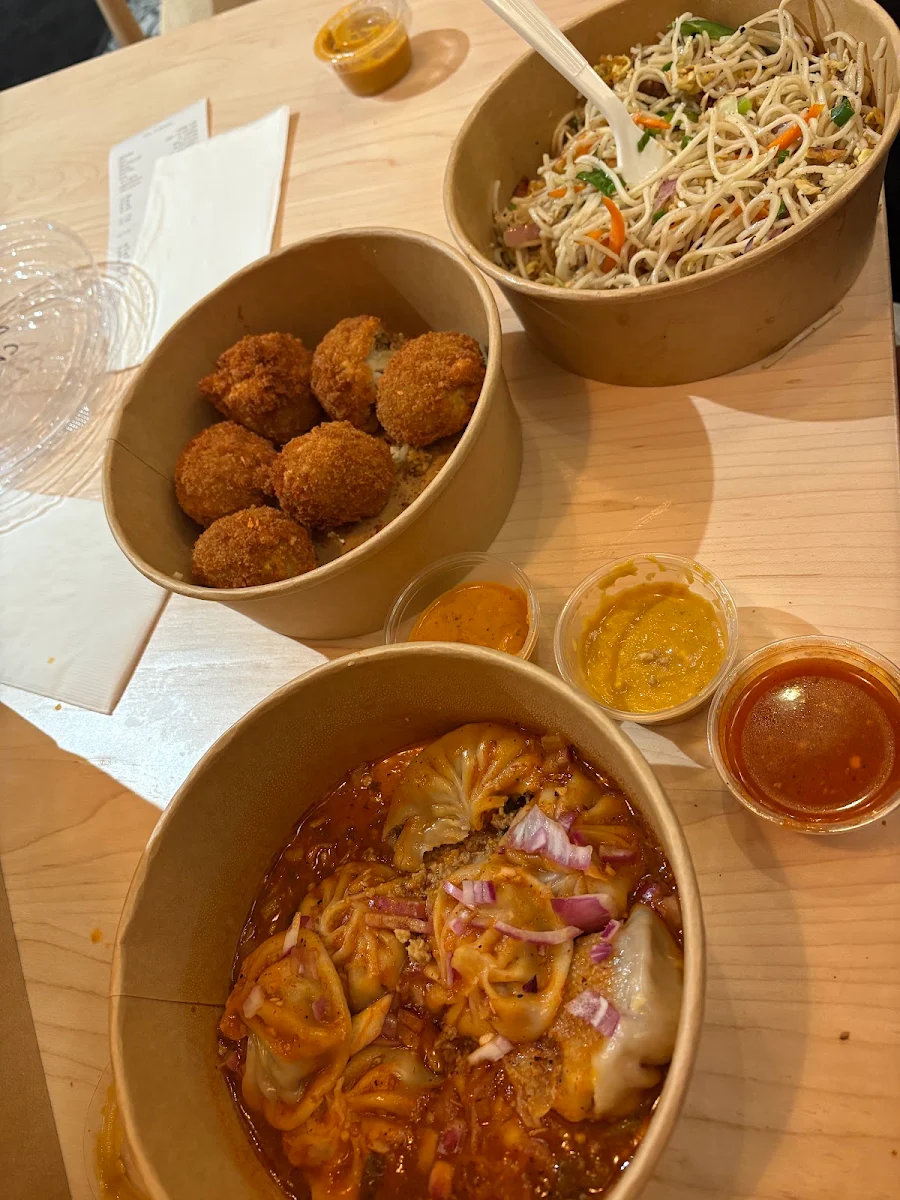 Food & drink, Momo & Co