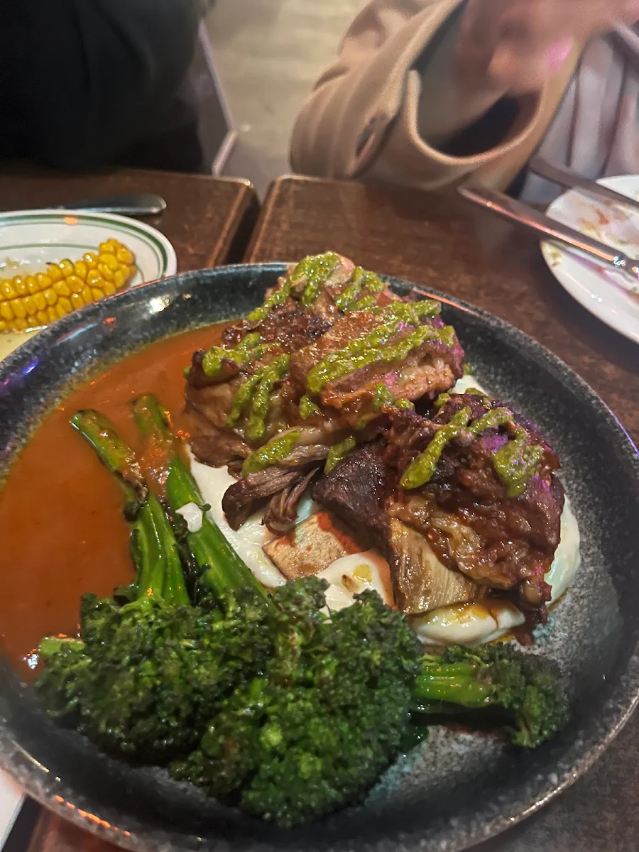 Food & drink, Amigos y Familia Hardware Lane