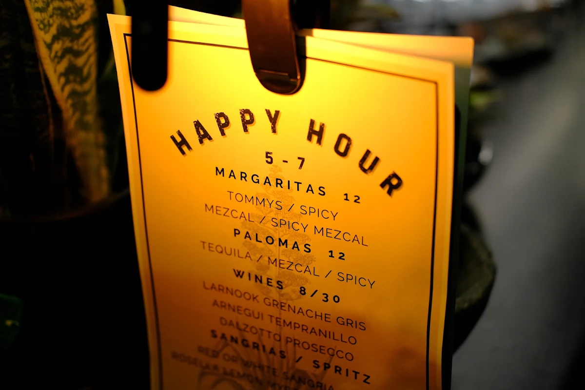 Menu, Amigos y Familia Hardware Lane