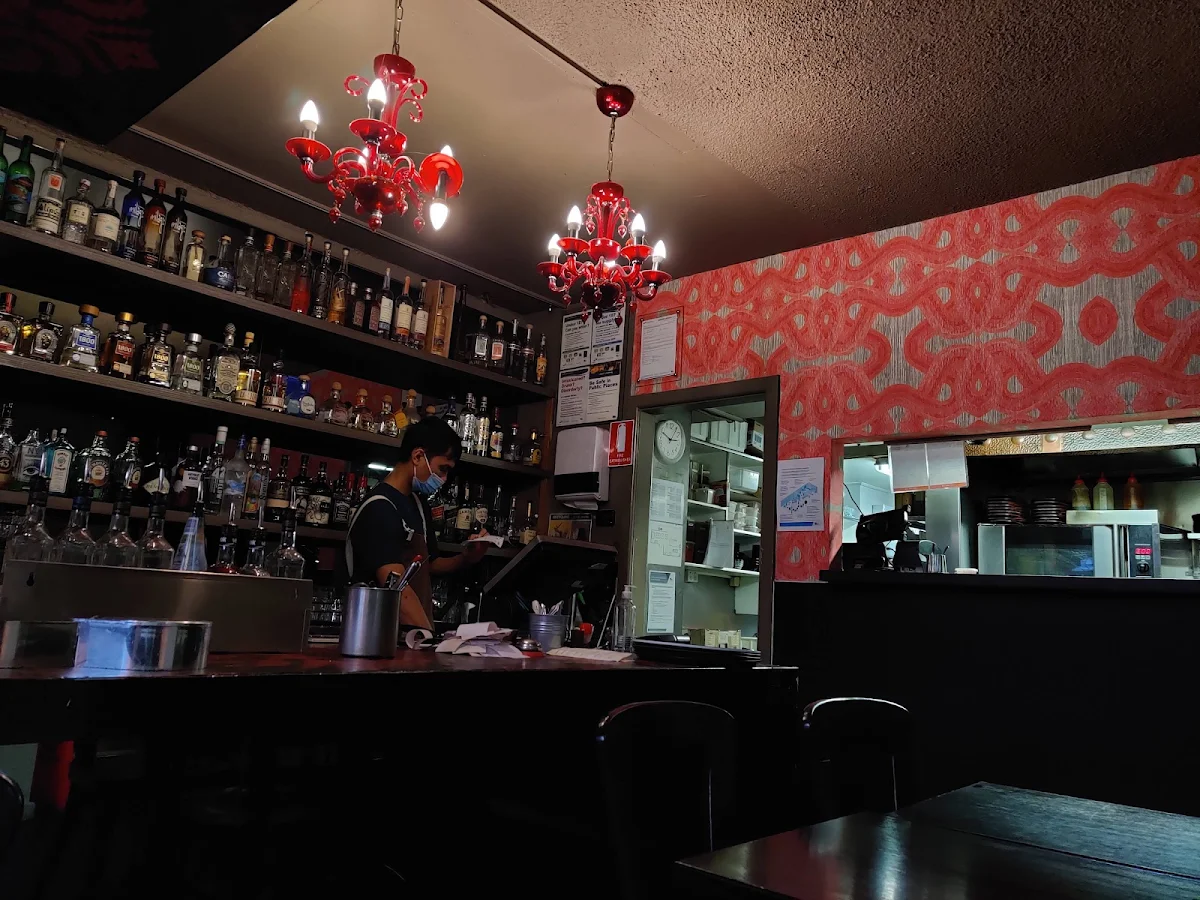 Vibe, Amigos y Familia Hardware Lane