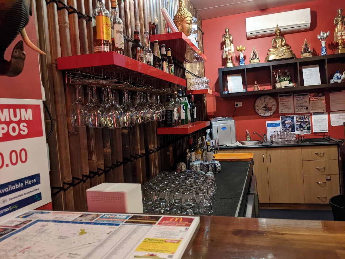 Vibe, Torng Bai Thai Restaurant