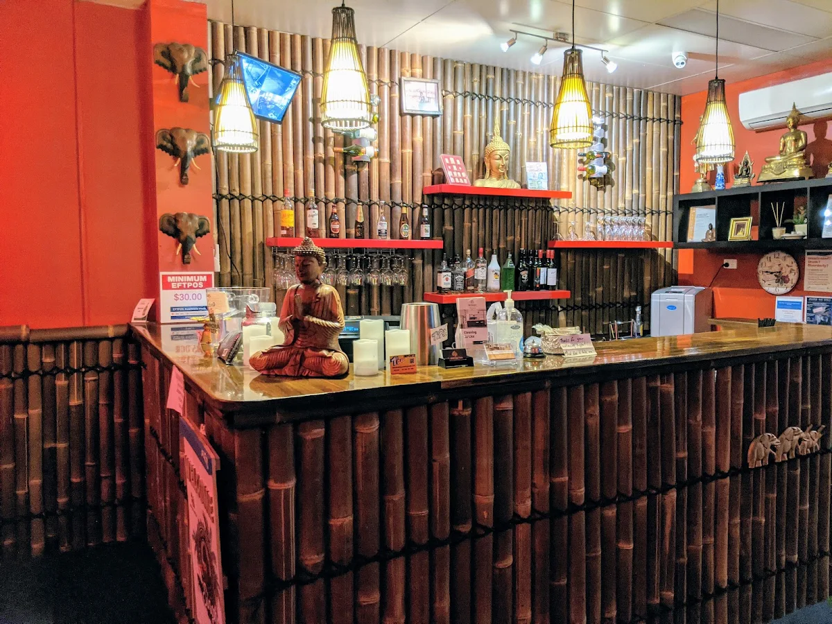 Vibe, Torng Bai Thai Restaurant
