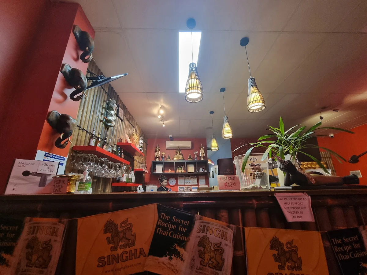 Vibe, Torng Bai Thai Restaurant