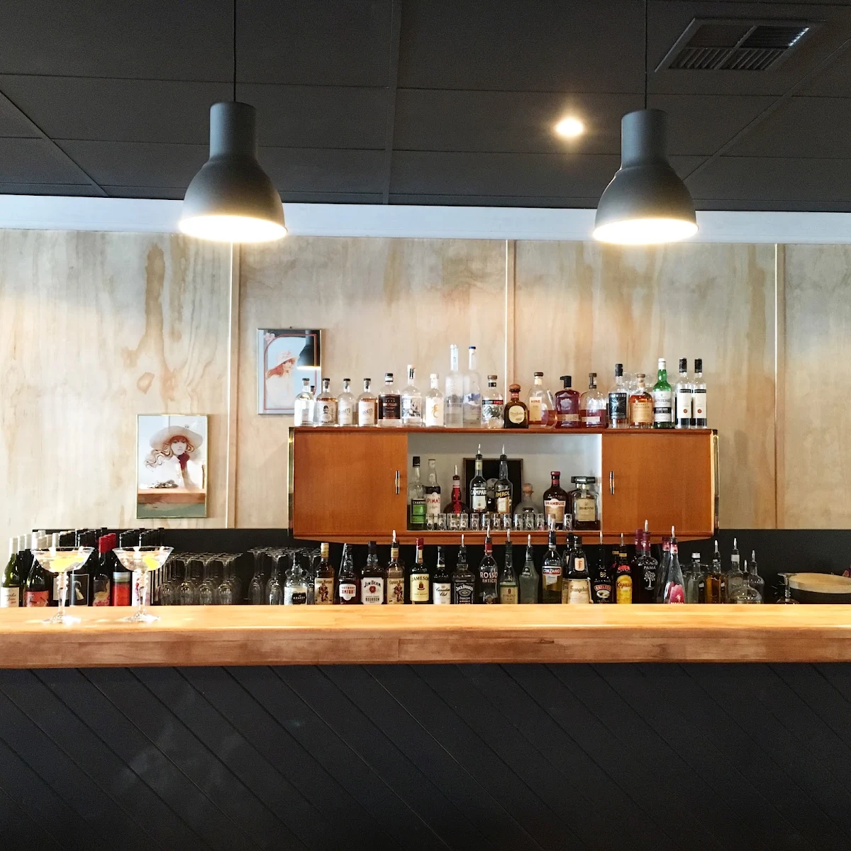 Vibe, sip. cocktail bar & eatery
