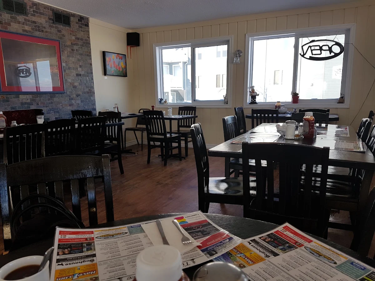 Vibe, Tilly's By The Bay Café & Bakery