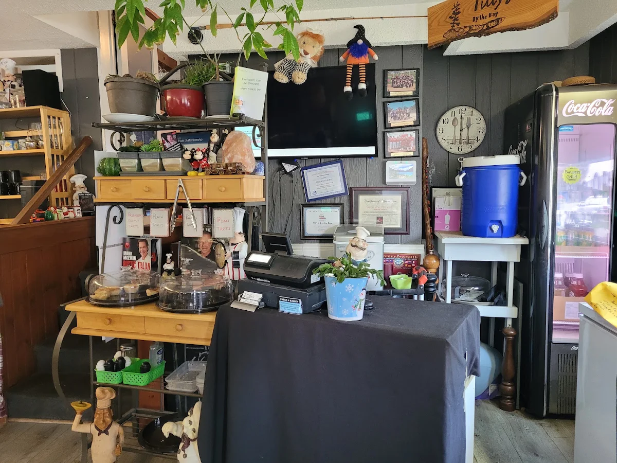 Vibe, Tilly's By The Bay Café & Bakery