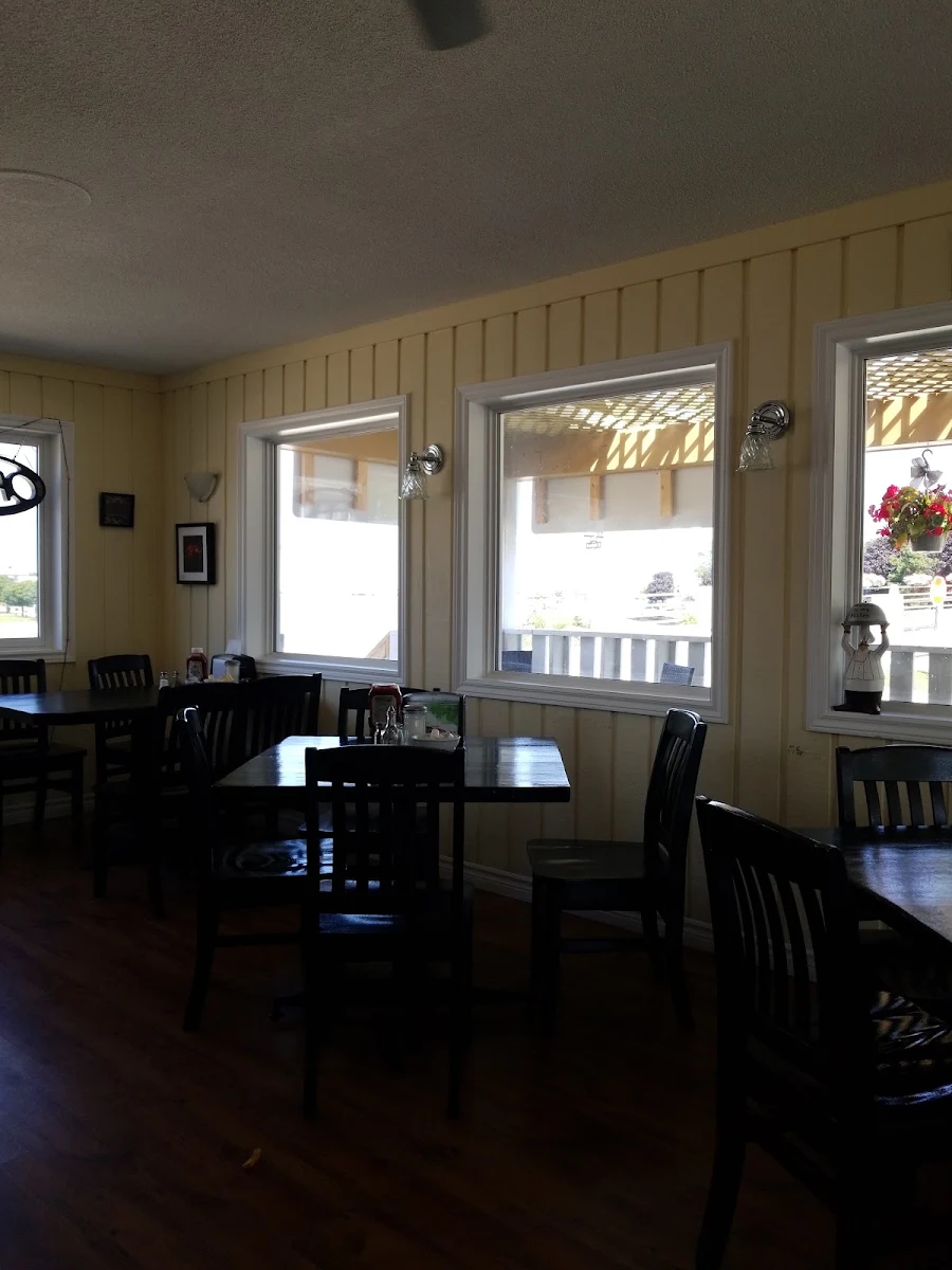 Vibe, Tilly's By The Bay Café & Bakery
