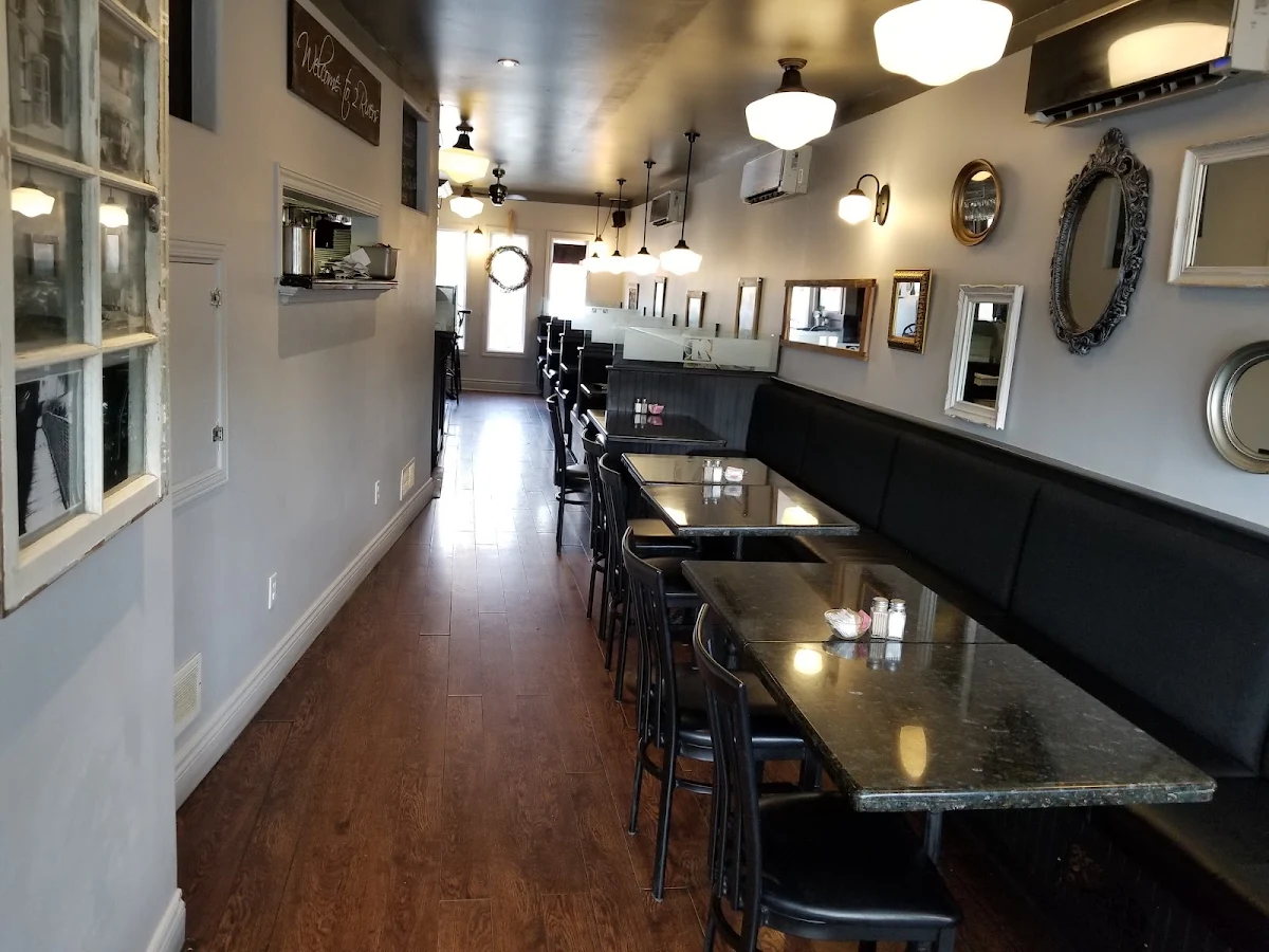 Vibe, 2 Rivers Smokehouse
