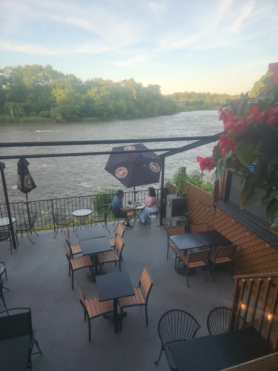 Vibe, 2 Rivers Smokehouse