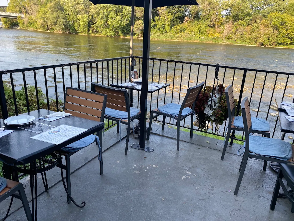 Vibe, 2 Rivers Smokehouse