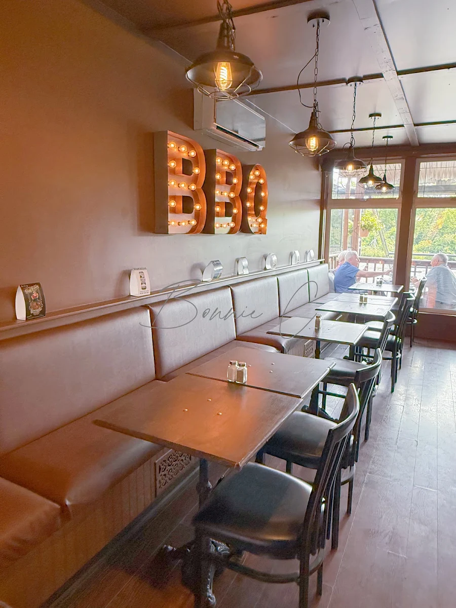 Vibe, 2 Rivers Smokehouse