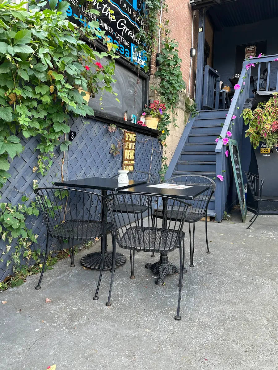 Vibe, 2 Rivers Smokehouse