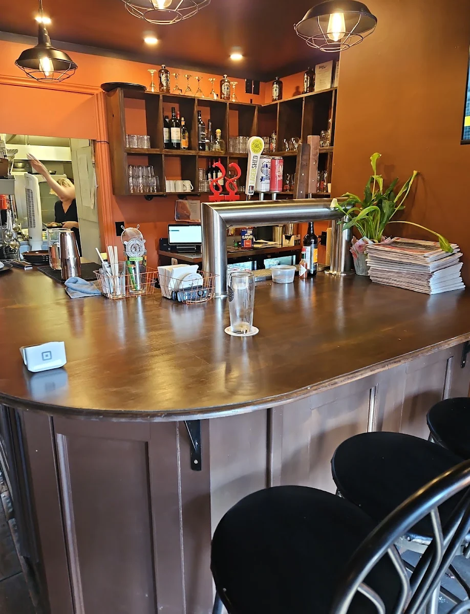 Vibe, 2 Rivers Smokehouse