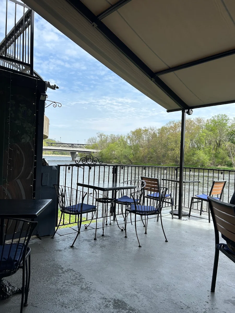 Vibe, 2 Rivers Smokehouse