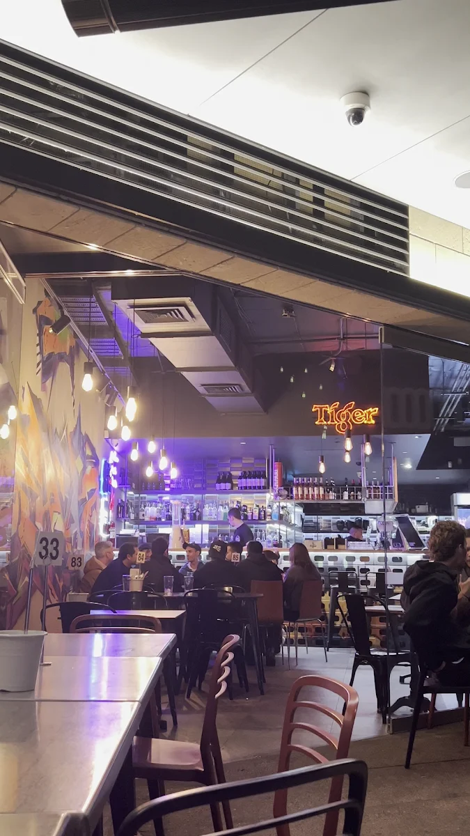 Vibe, Street Eats Eatery