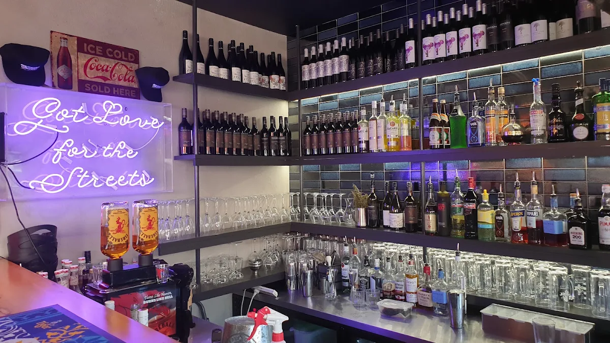 Vibe, Street Eats Eatery