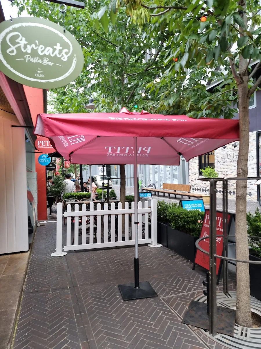 Vibe, Str'eats Pasta Bar & Desserts