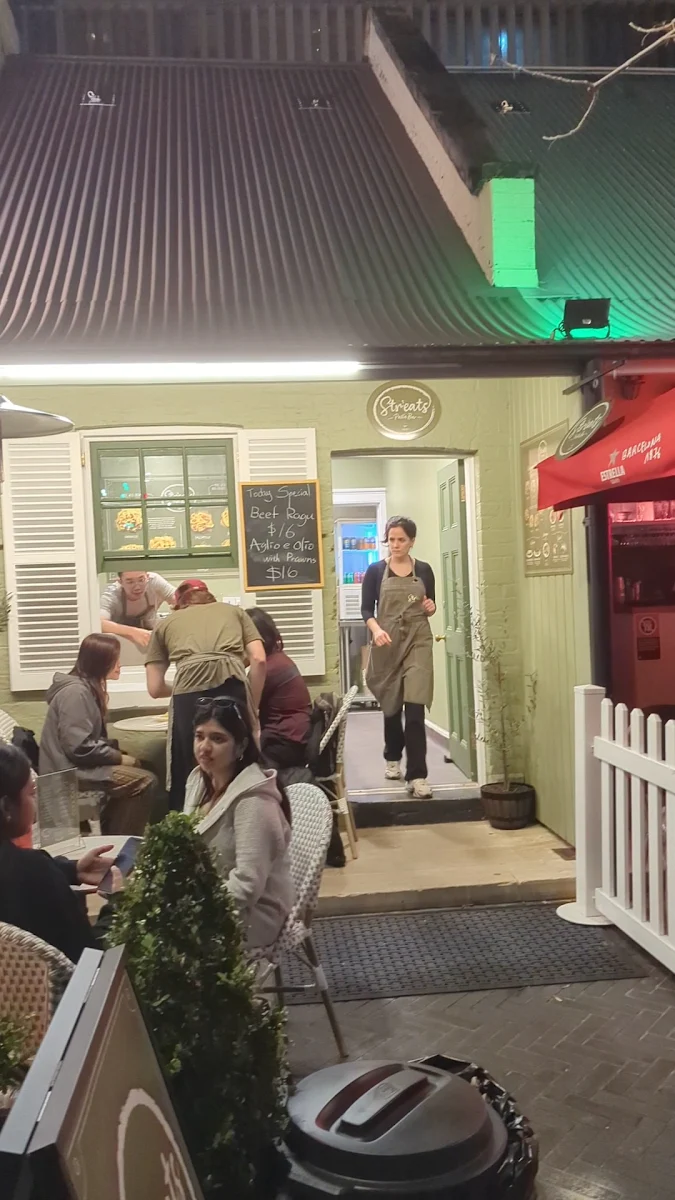 Vibe, Str'eats Pasta Bar & Desserts