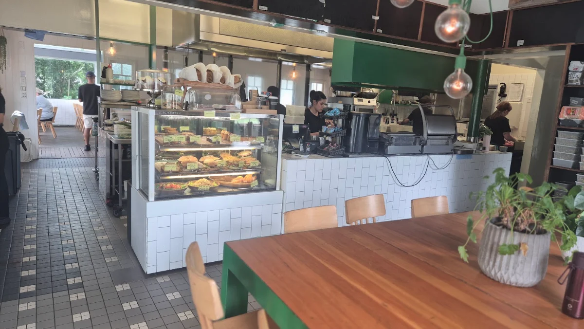 Vibe, Corner Store Cafe