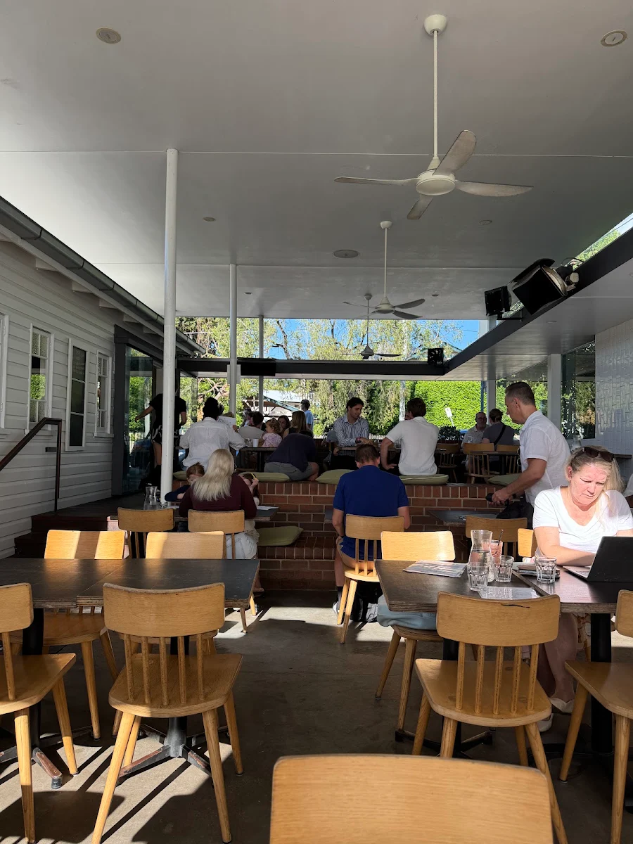 Vibe, Corner Store Cafe