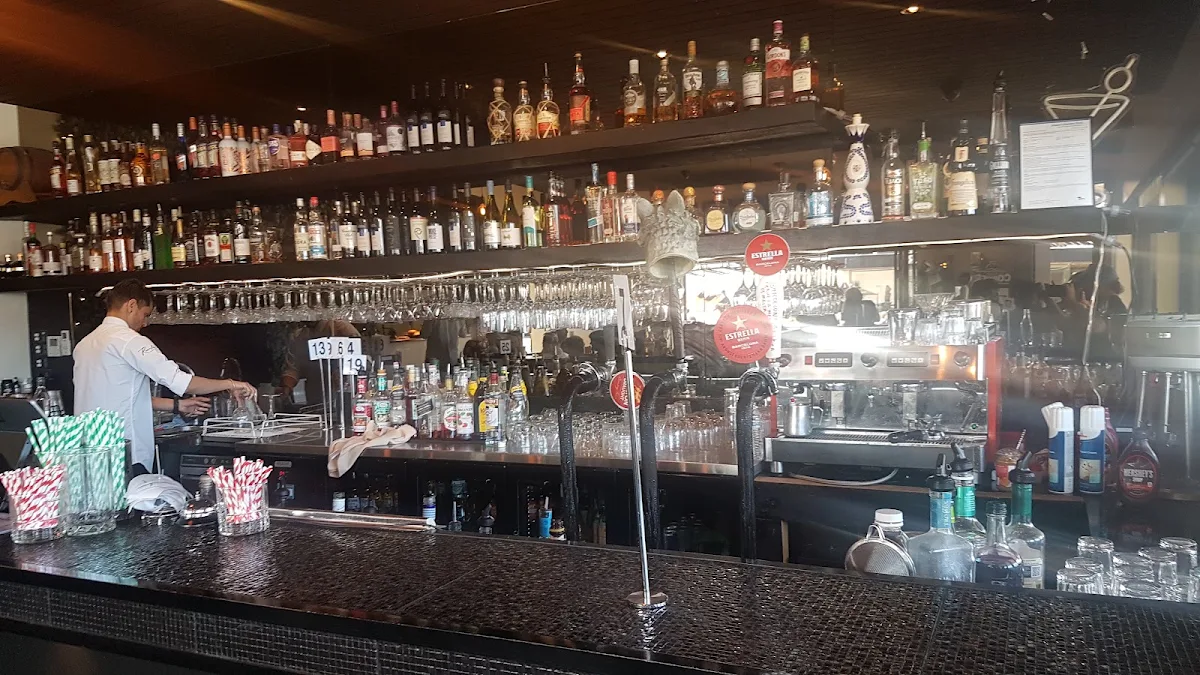 Vibe, Corner Store Cafe