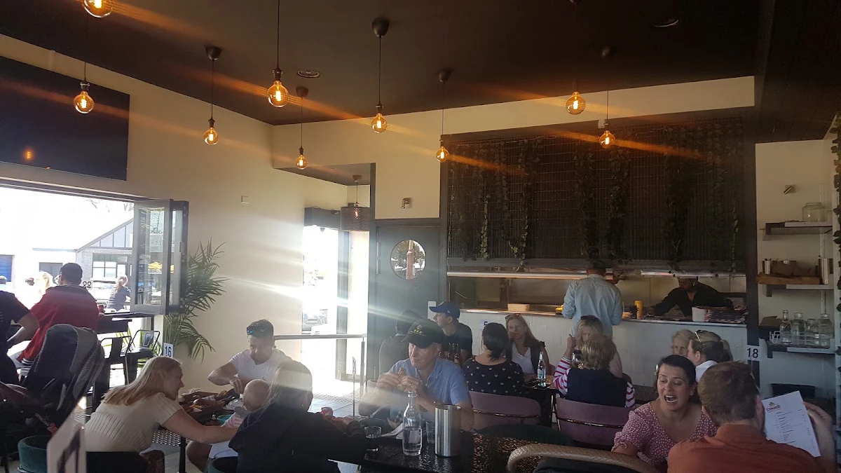 Vibe, Corner Store Cafe