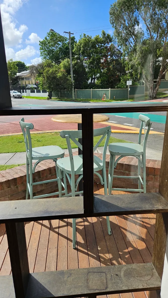 Vibe, Corner Store Cafe