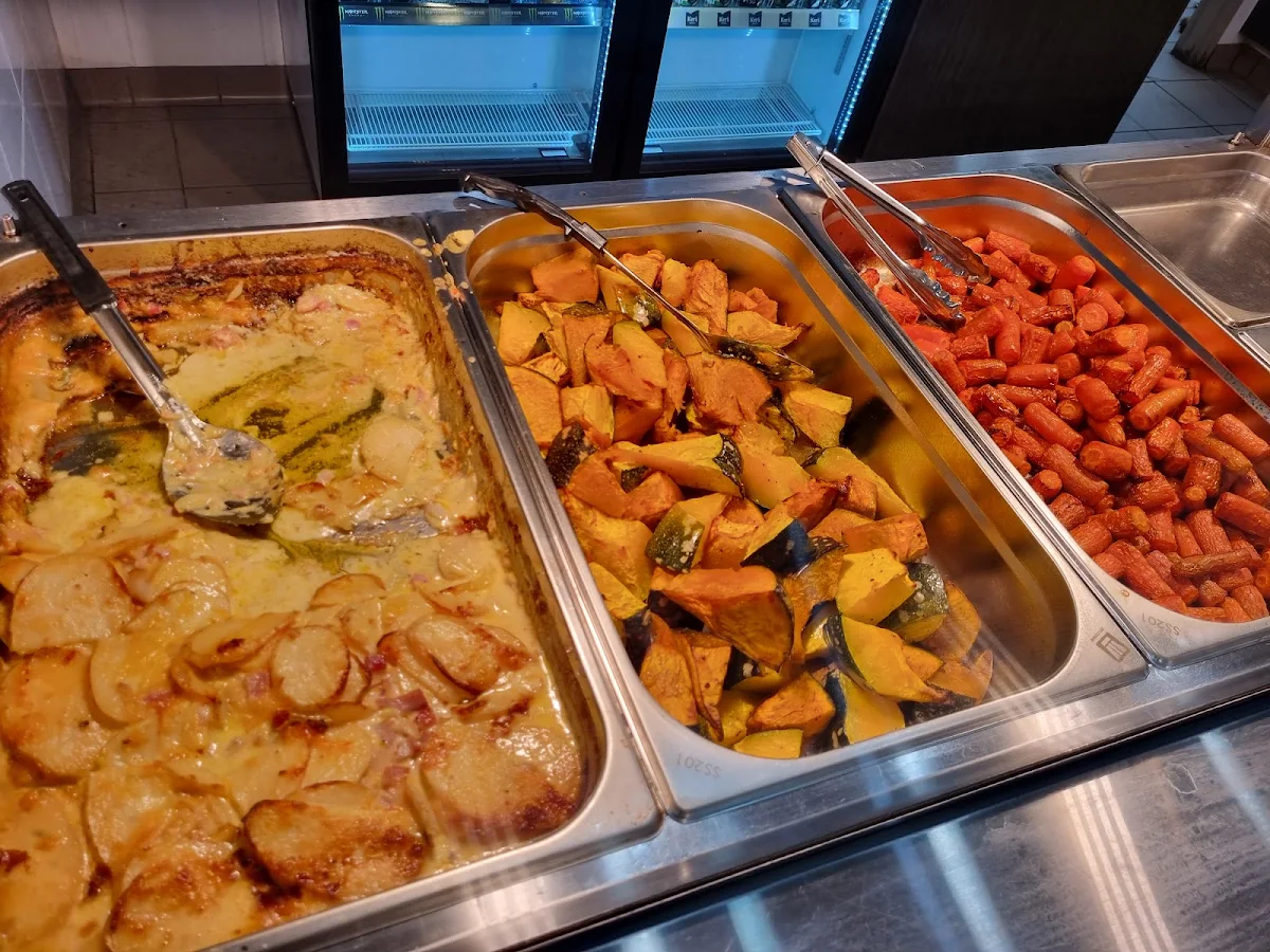 Food & drink, Tre's Carvery