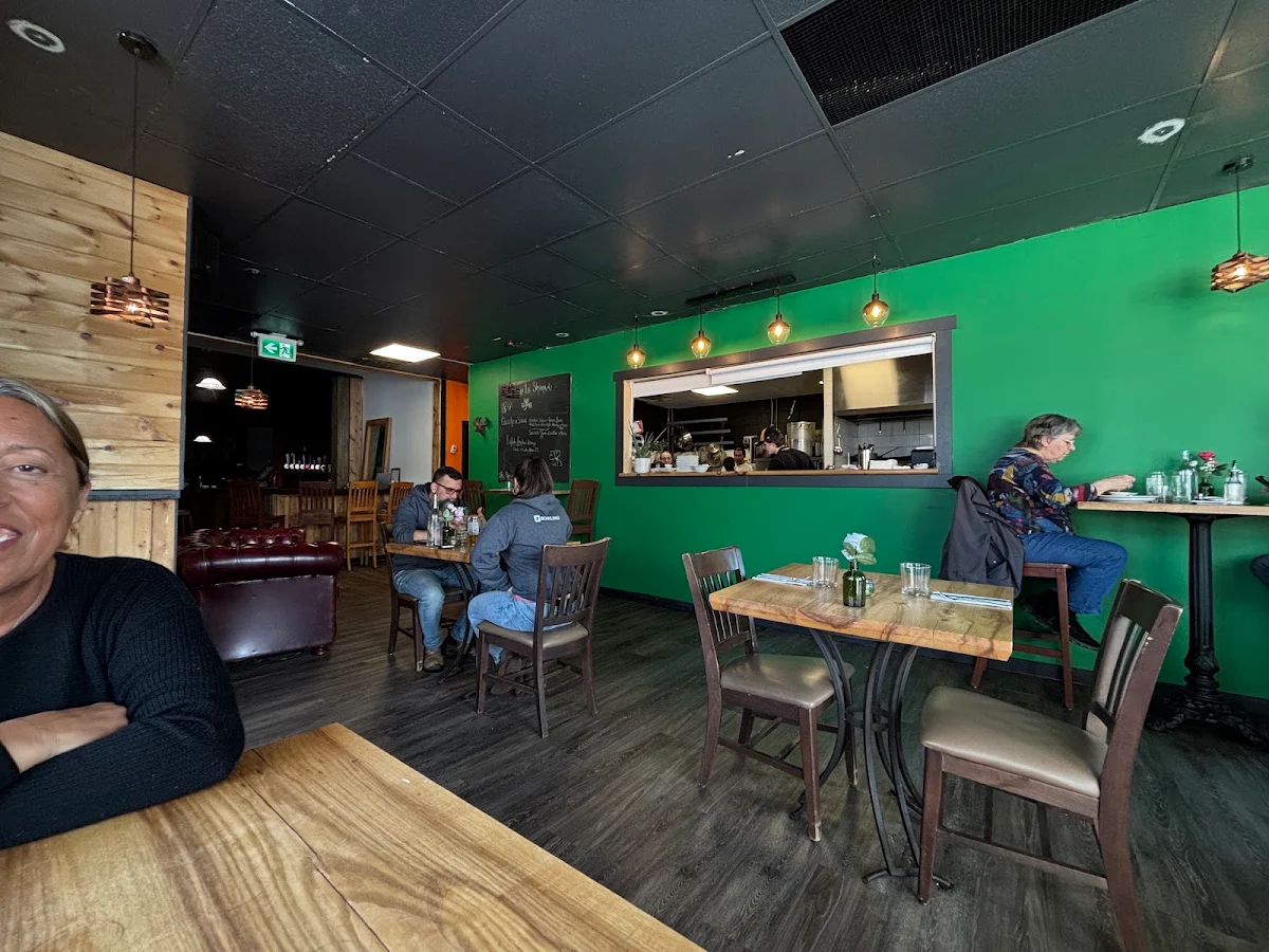 Vibe, Shannon's Kitchen and Irish Pub