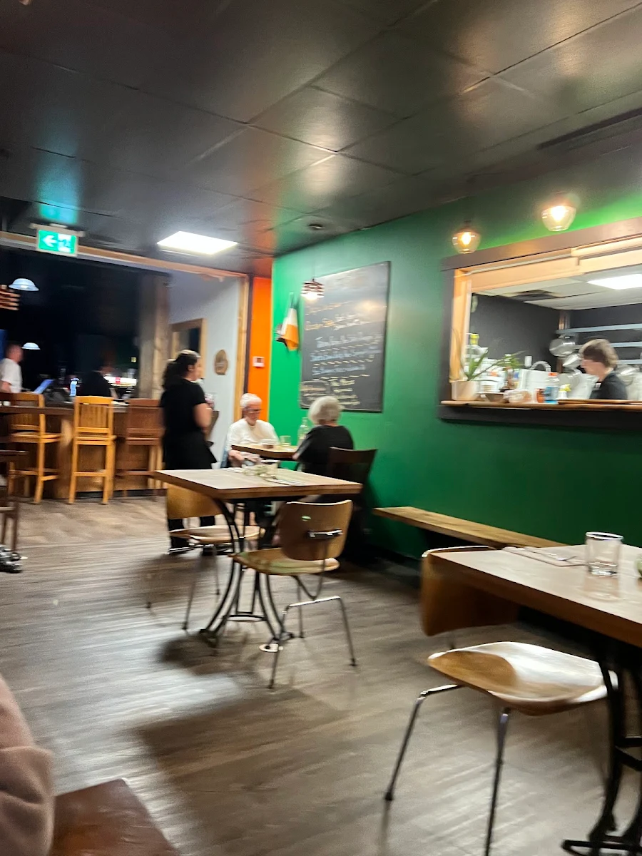 Vibe, Shannon's Kitchen and Irish Pub