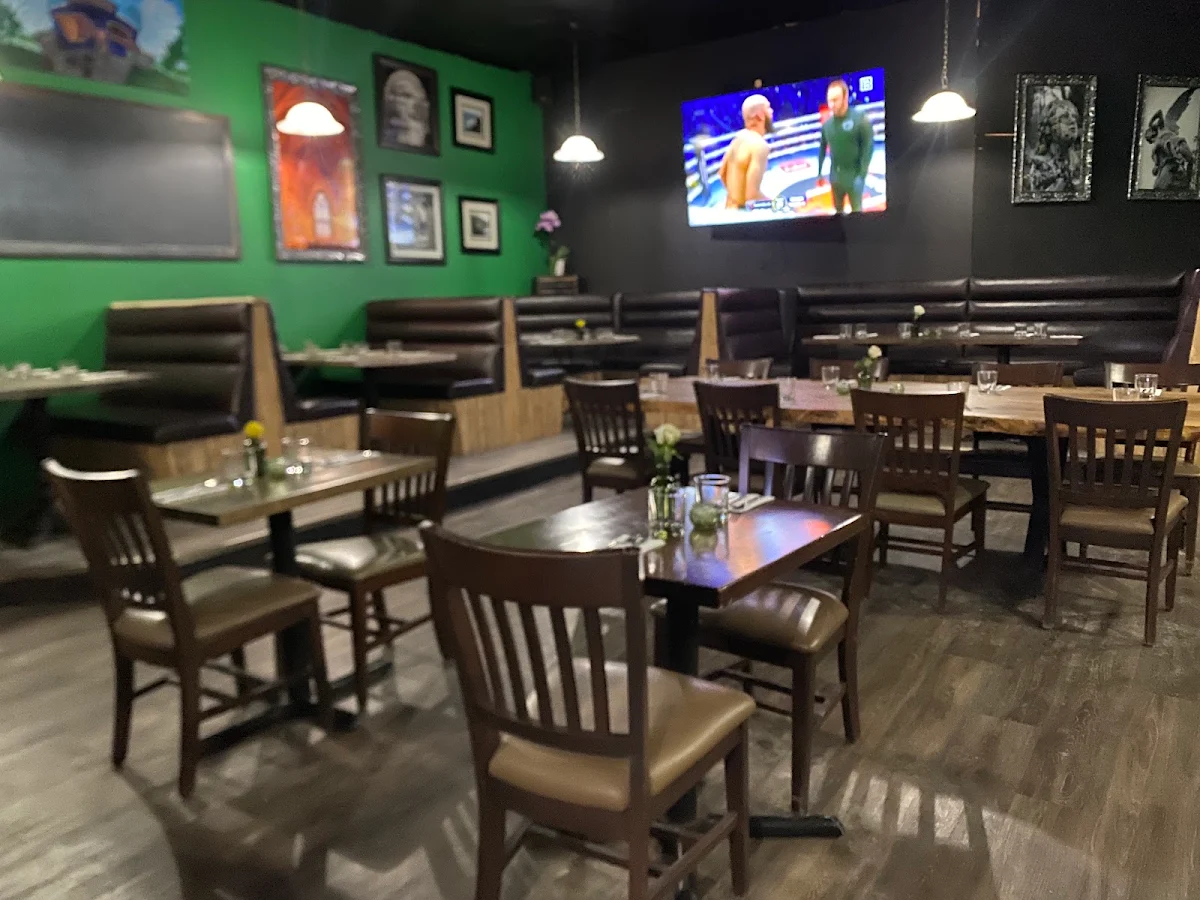 Vibe, Shannon's Kitchen and Irish Pub