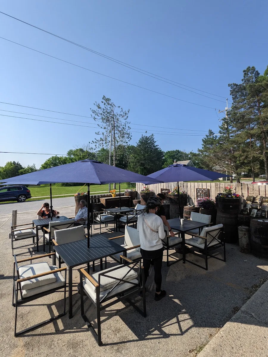 Vibe, Shannon's Kitchen and Irish Pub