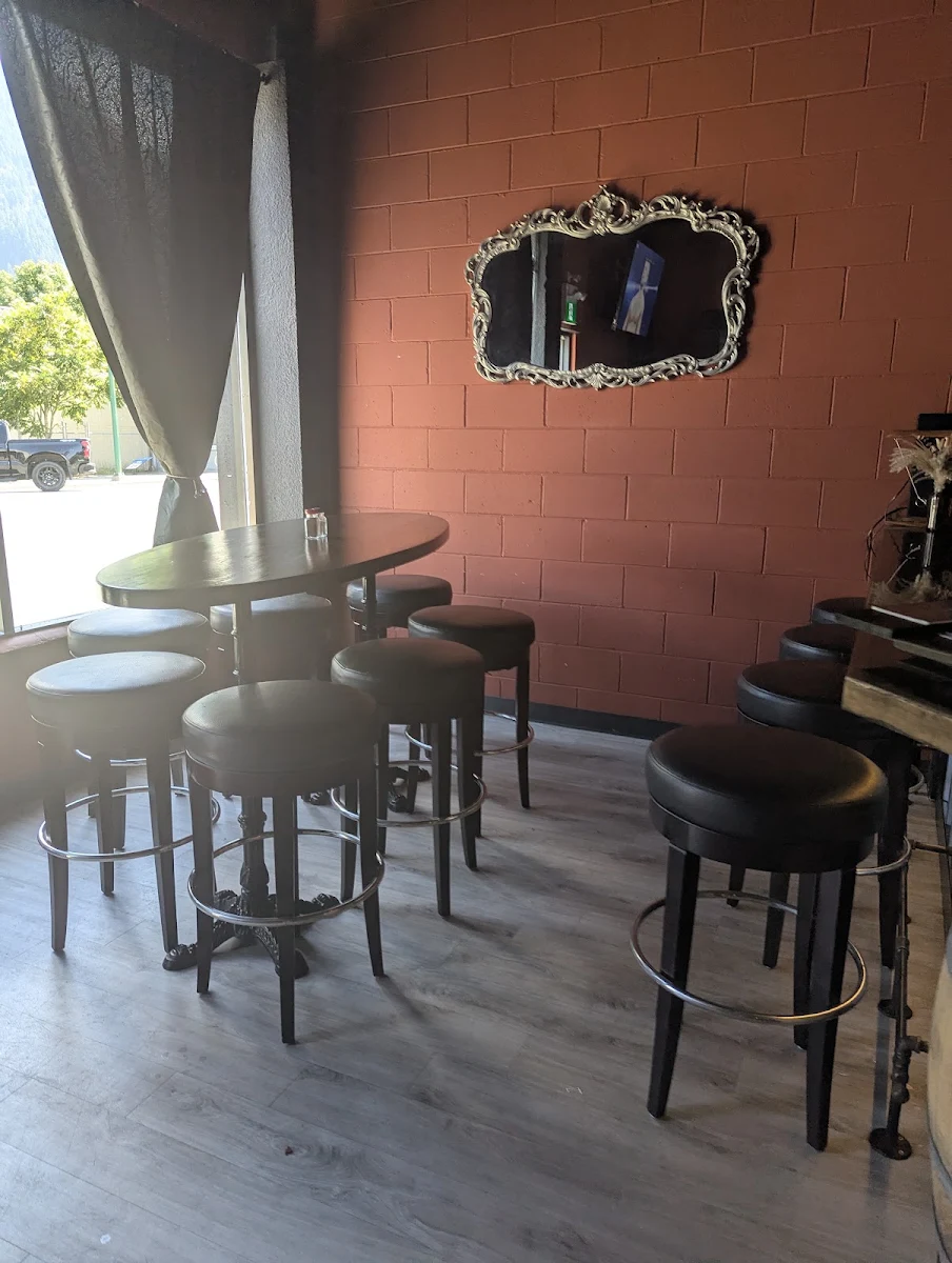 Vibe, Stallones Kitchen + Bar