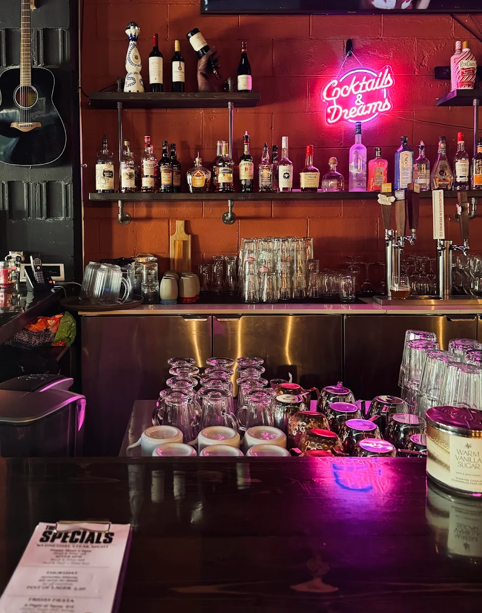 Vibe, Stallones Kitchen + Bar