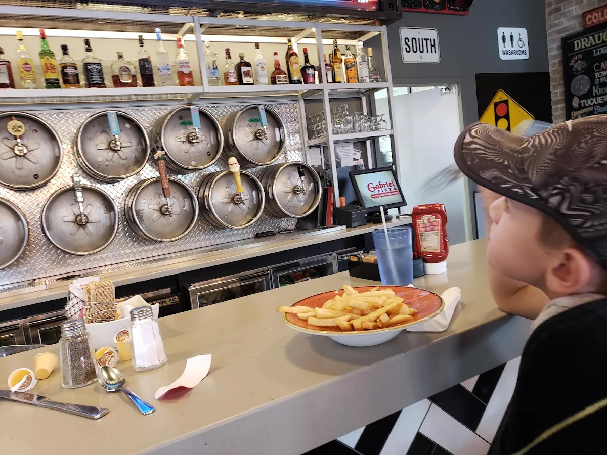 Vibe, Gabriel Pizza