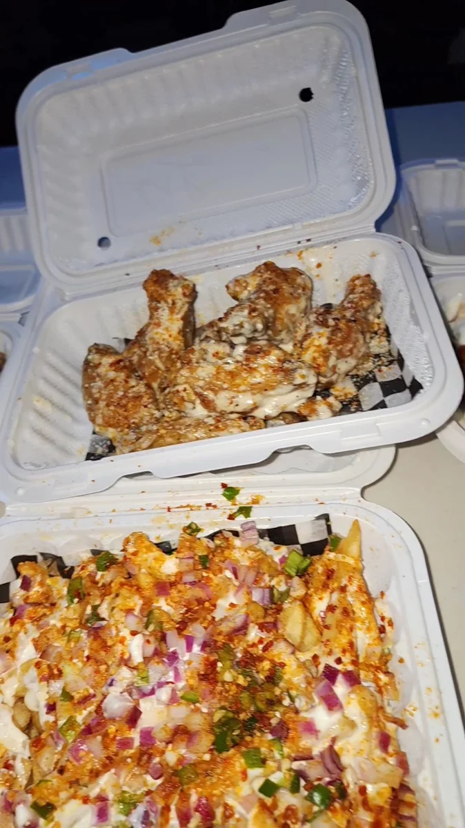 Food & drink, M N' A Wings Corner N' Pizza