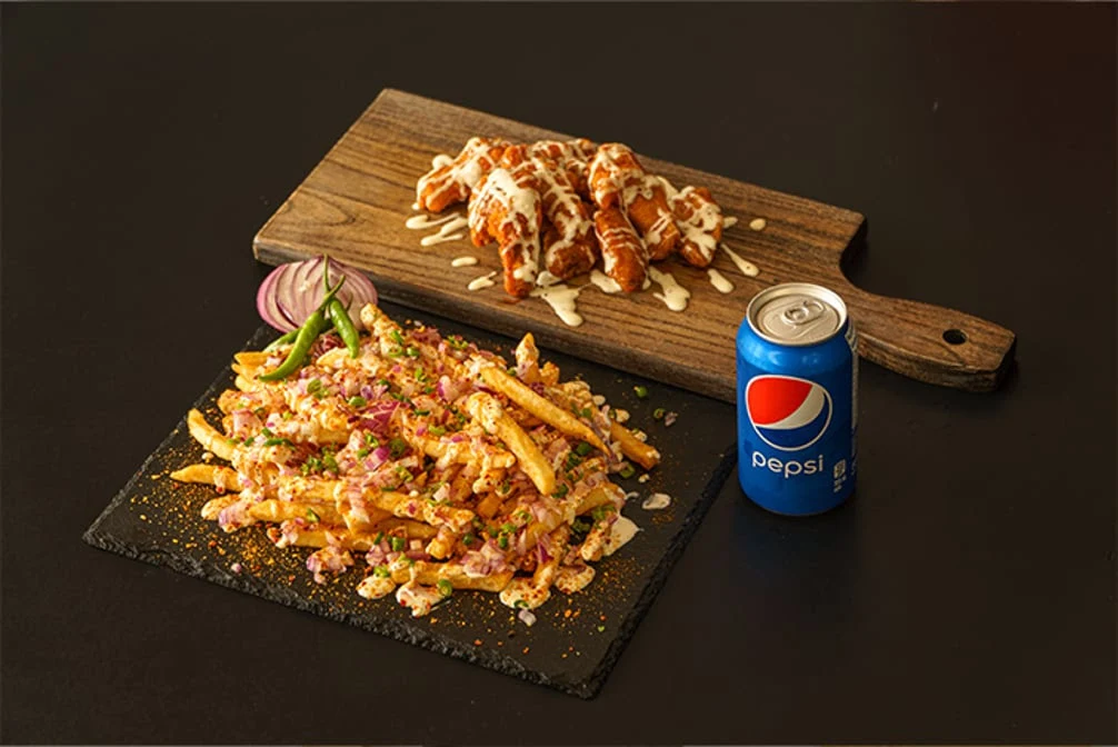 Food & drink, M N' A Wings Corner N' Pizza