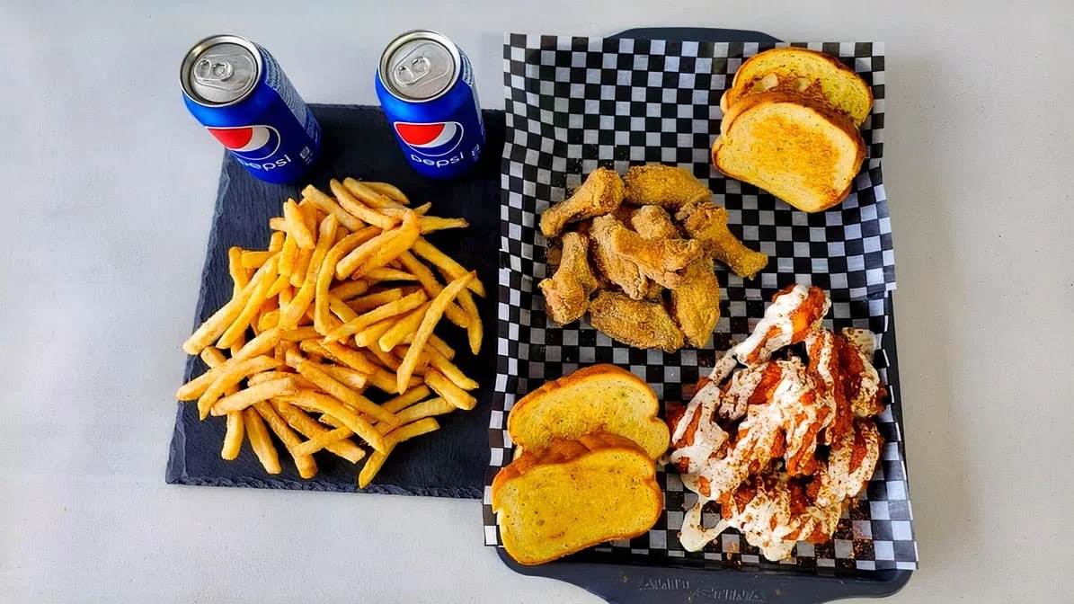 Food & drink, M N' A Wings Corner N' Pizza