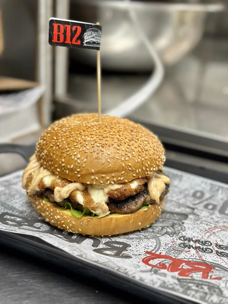 Food & drink, B12 Burger NDG