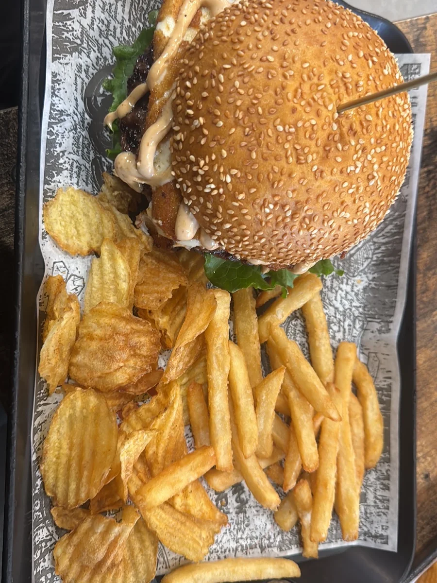 Food & drink, B12 Burger NDG