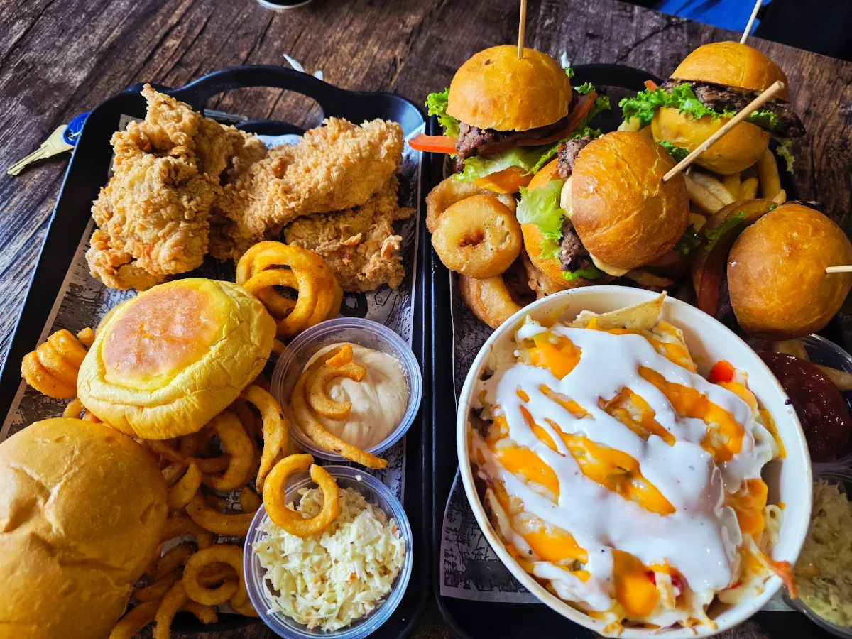 Food & drink, B12 Burger NDG
