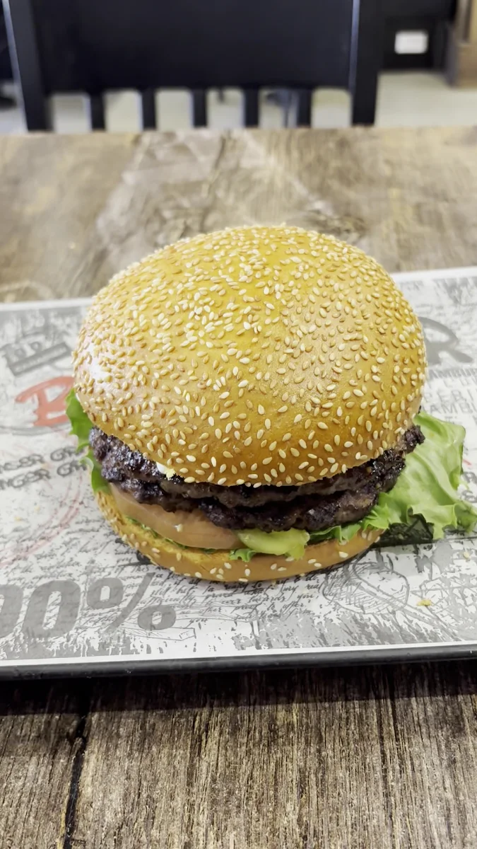 Food & drink, B12 Burger NDG